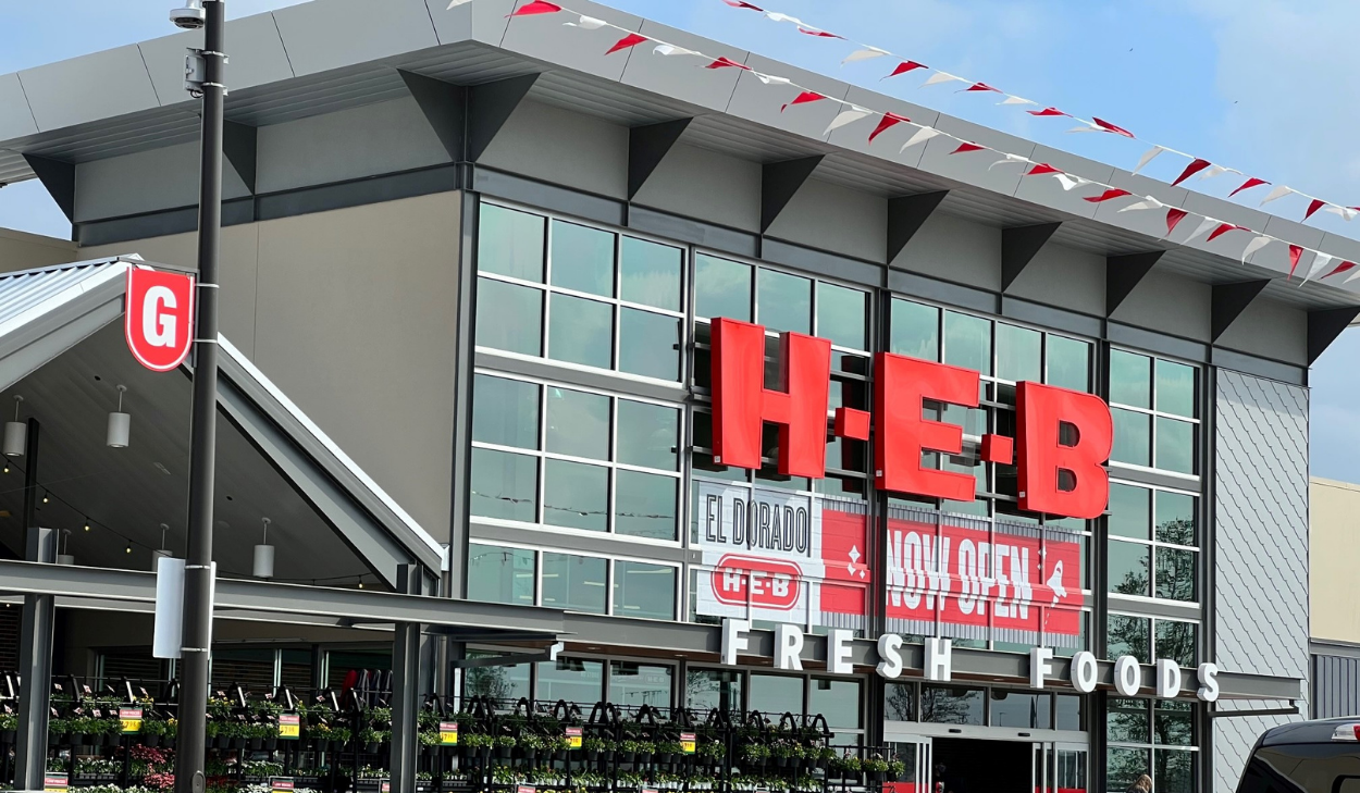 HEB Opens at Regency's Baybrook East in Houston, TX